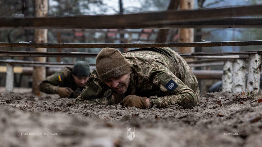 рекрут на смузі перешкод під час кубку рекрута 1 корпусу нгу азов