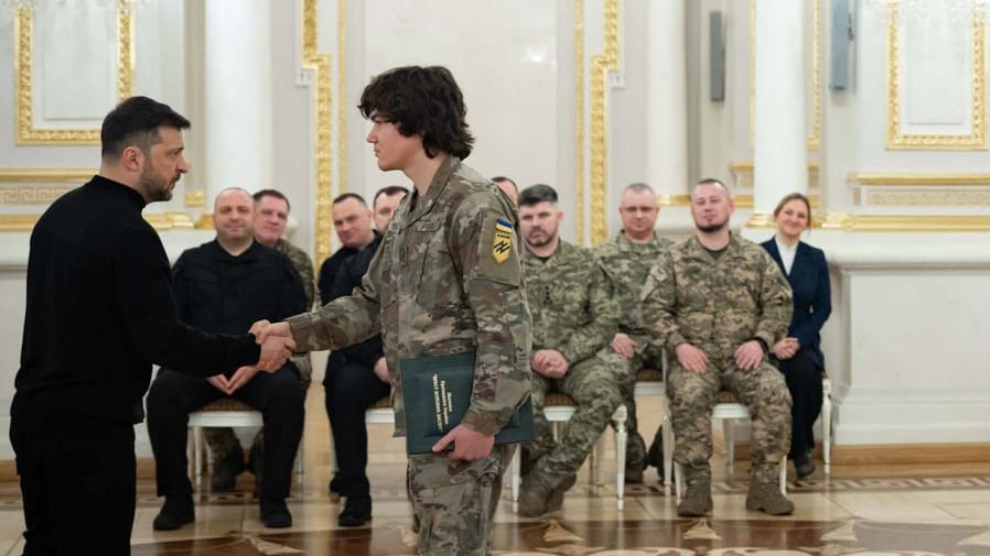 Військовослужбовець 12-ї бригади спеціального призначення «Азов», отримав відзнаку «Хрест бойових заслуг» від Президента України